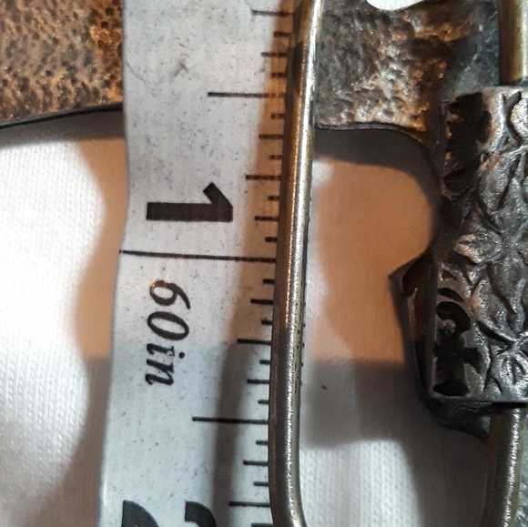 Buckle - Picture 2 of 5